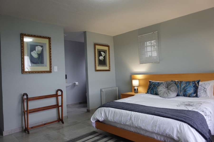 6 Bedroom Property for Sale in Outeniqua Strand Western Cape